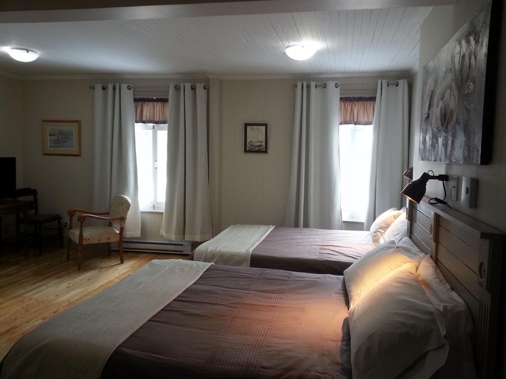 Auberge la maison sous les pins Saint-Joseph-de-la-Rive Extérieur photo