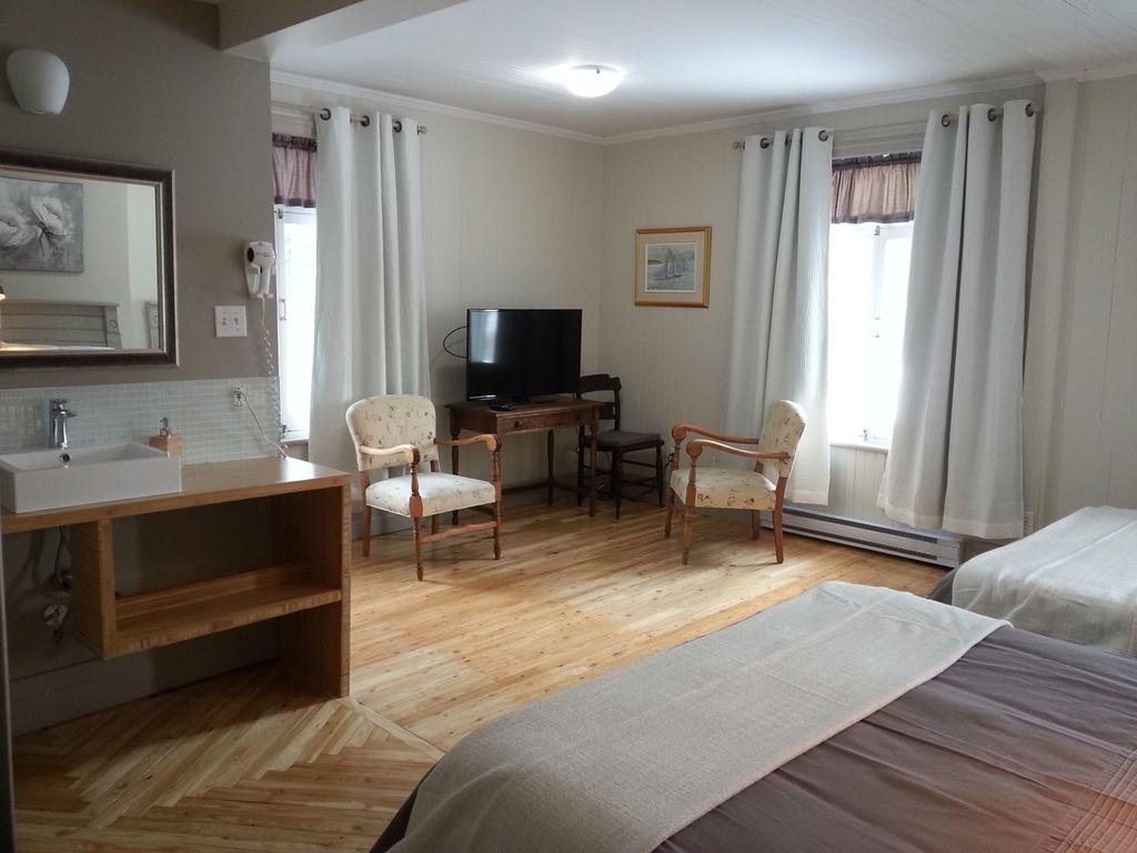 Auberge la maison sous les pins Saint-Joseph-de-la-Rive Extérieur photo