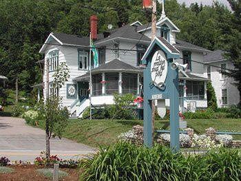 Auberge la maison sous les pins Saint-Joseph-de-la-Rive Extérieur photo