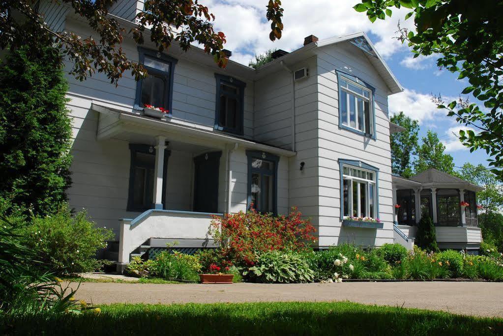 Auberge la maison sous les pins Saint-Joseph-de-la-Rive Extérieur photo